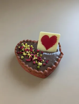 Tartaletka pistácie-malina - tradiční čerstvý mini zákusek, cukrárna Ostrava a Karviná
